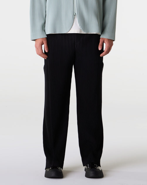 Homme Plissé Issey Miyake — Unique Pleated Fashion – Xhibition