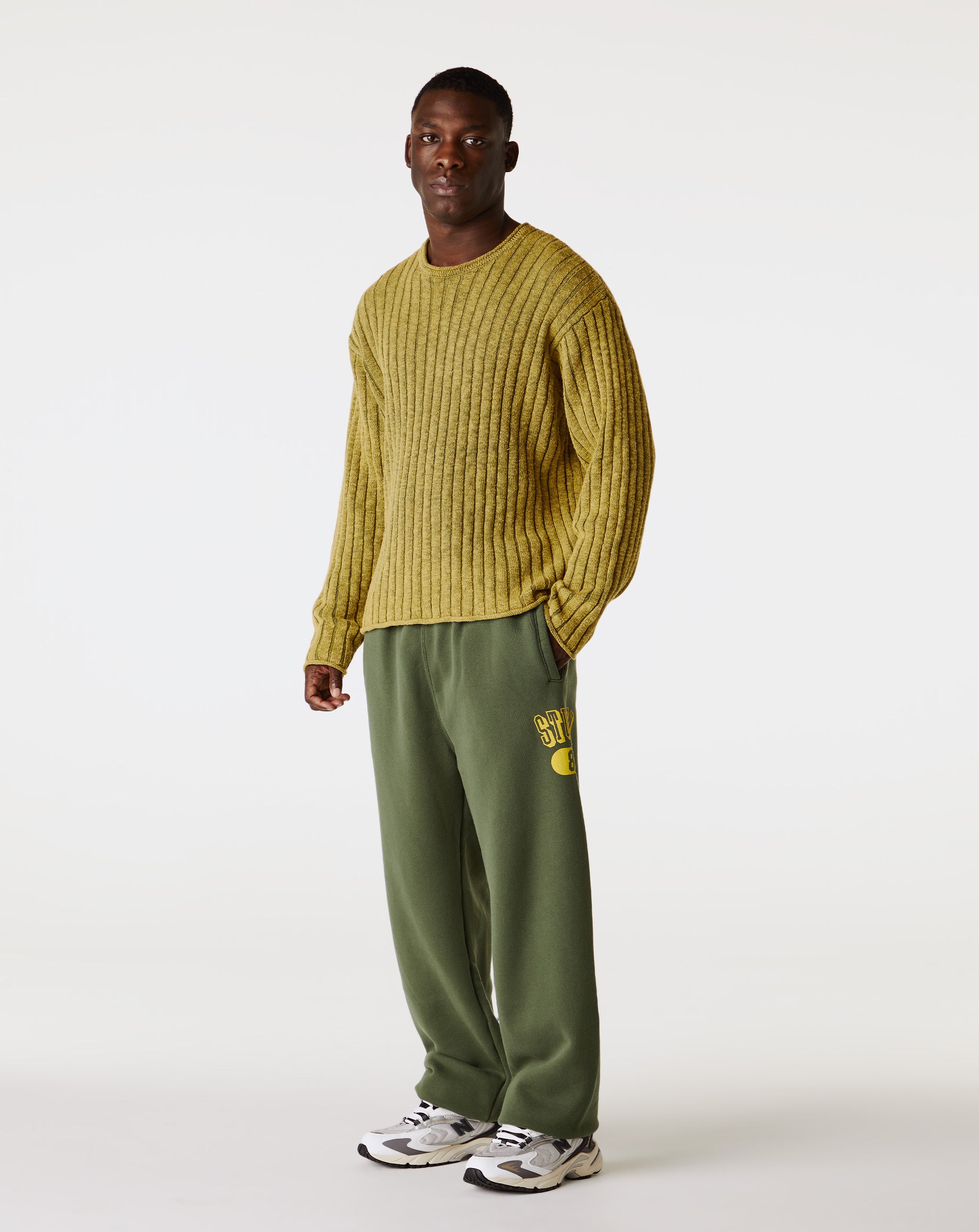 Stüssy - Rolled edge at the crew neck, cuffs, and hem - Green 