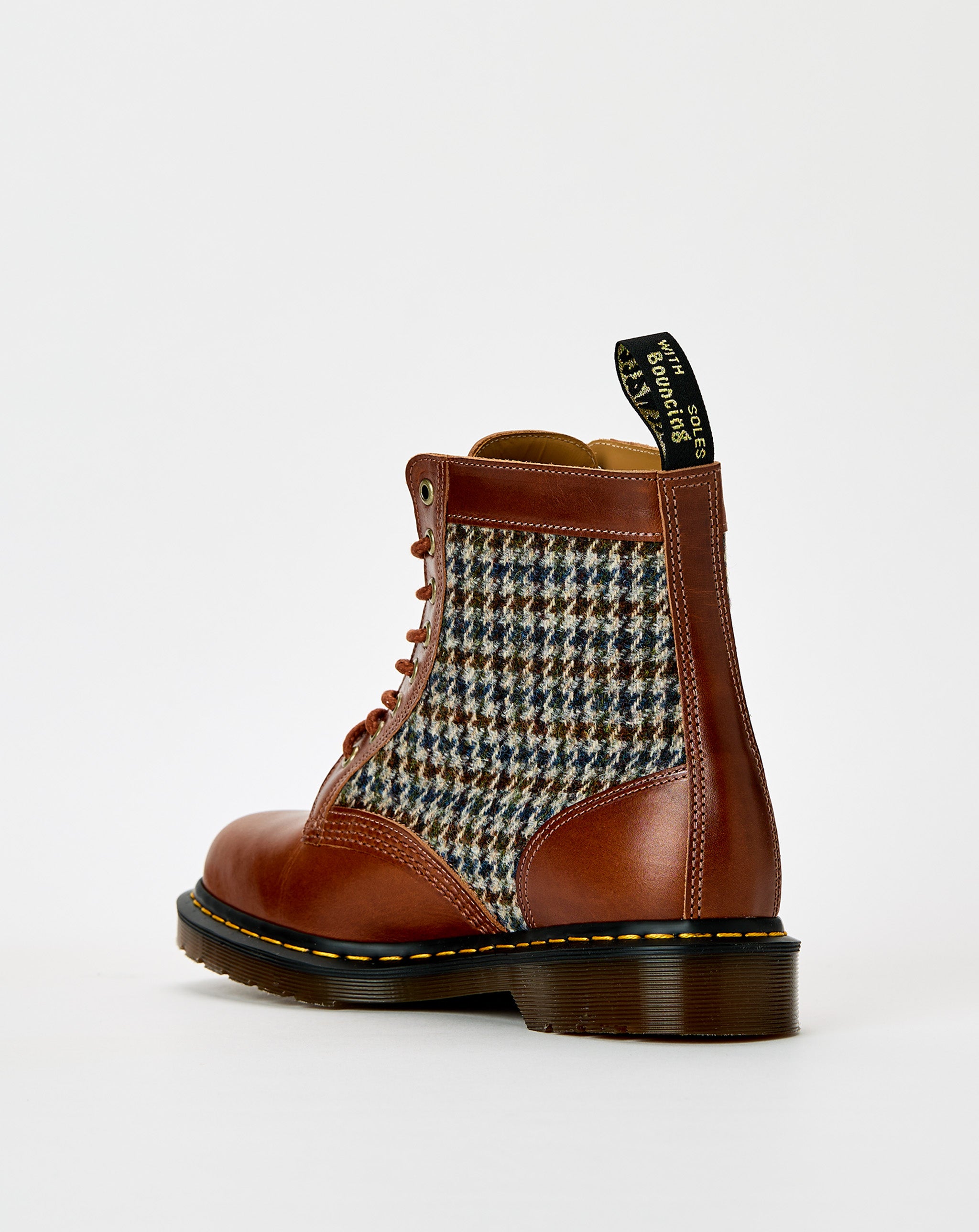 handsewn casual shoe with tasselled laces