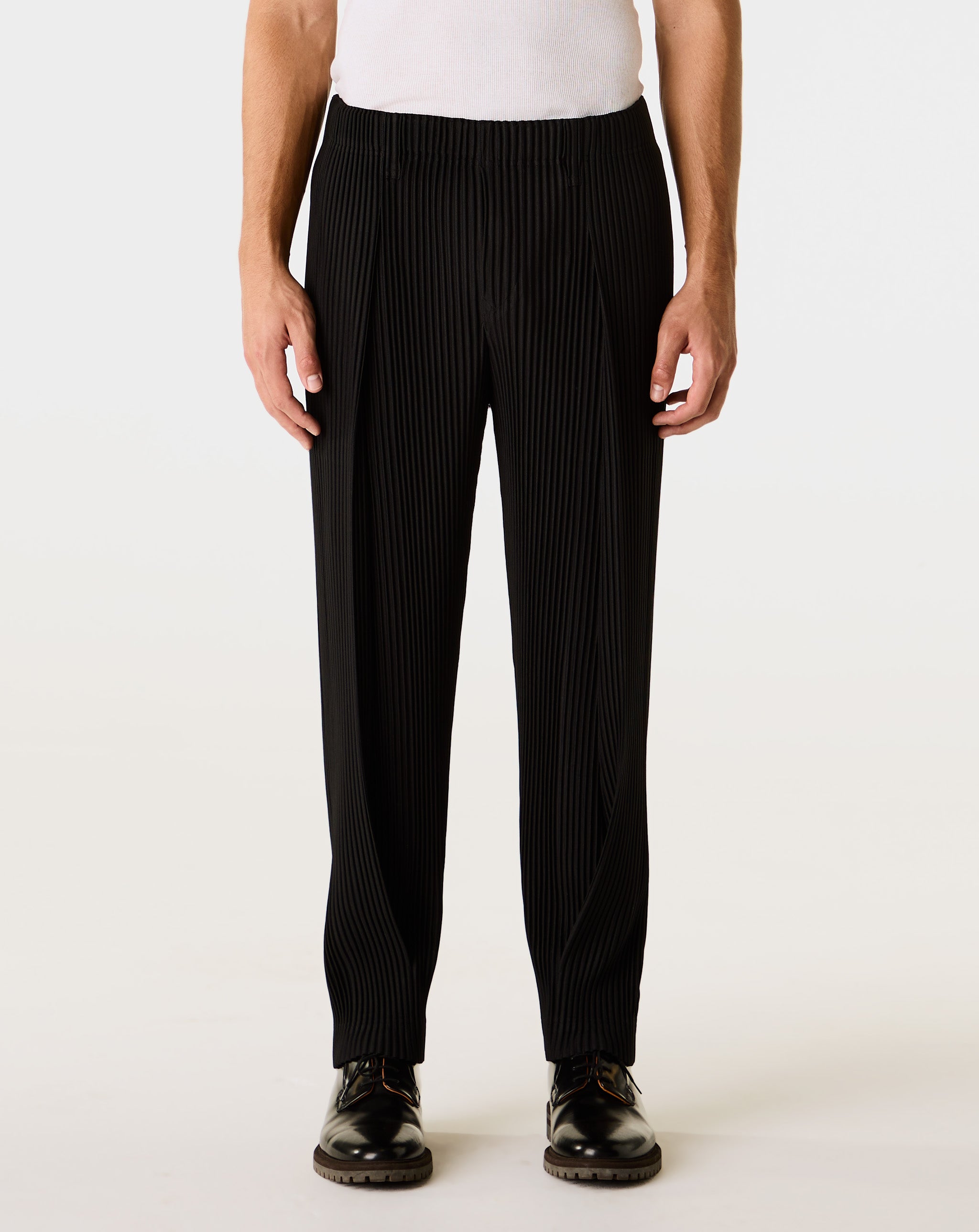 Homme Plissé Issey Miyake — Unique Pleated Fashion – Xhibition