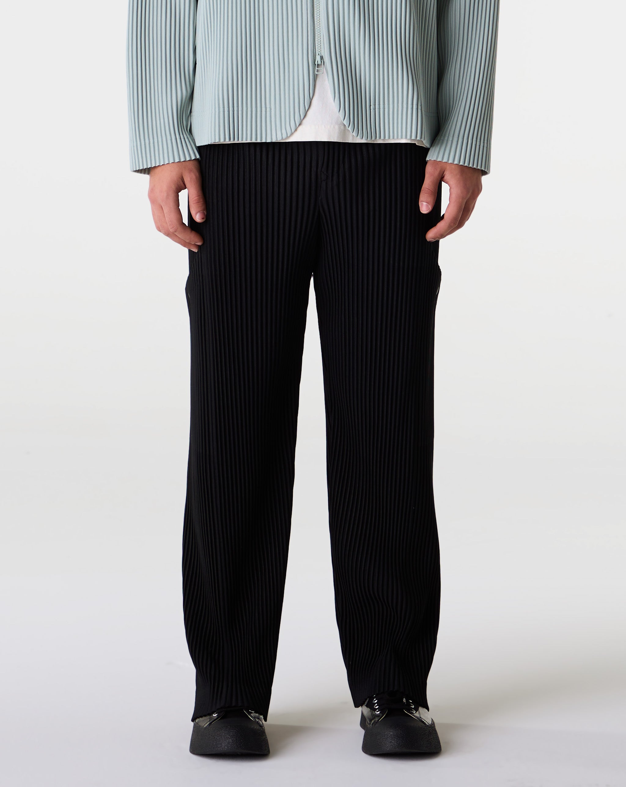 Homme Plissé Issey Miyake — Unique Pleated Fashion – Xhibition