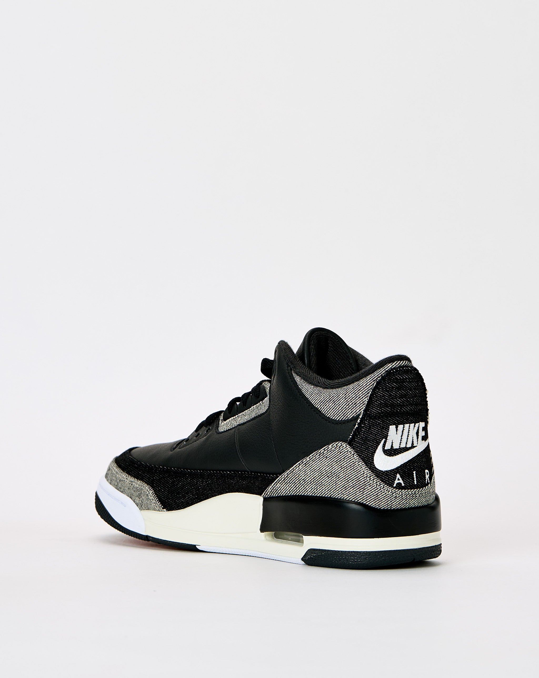 Air Jordan Levi's x Air Jordan 3 Retro - XHIBITION